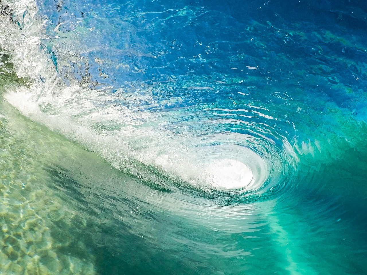 entdecken sie die inspirierende welt der frauen im surfsport: ihre erfolge, geschichten und den wachsenden einfluss weiblicher surferinnen in der internationalen surfszene.
