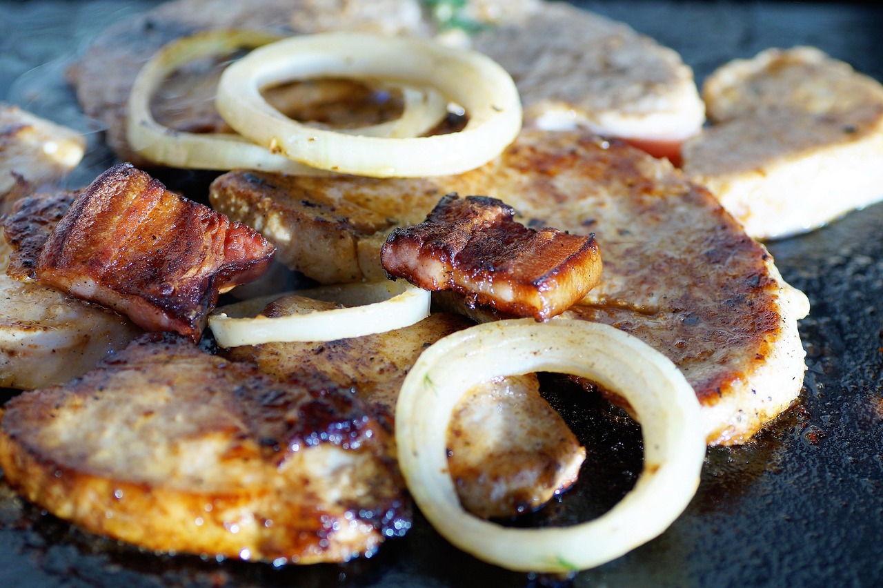 knuspriger bacon – entdecken sie den unvergleichlichen geschmack von perfekt gebratenem bacon. ideal fürs frühstück, burger oder als herzhafter snack zwischendurch. tipps für extra knusprige scheiben und leckere rezeptideen.