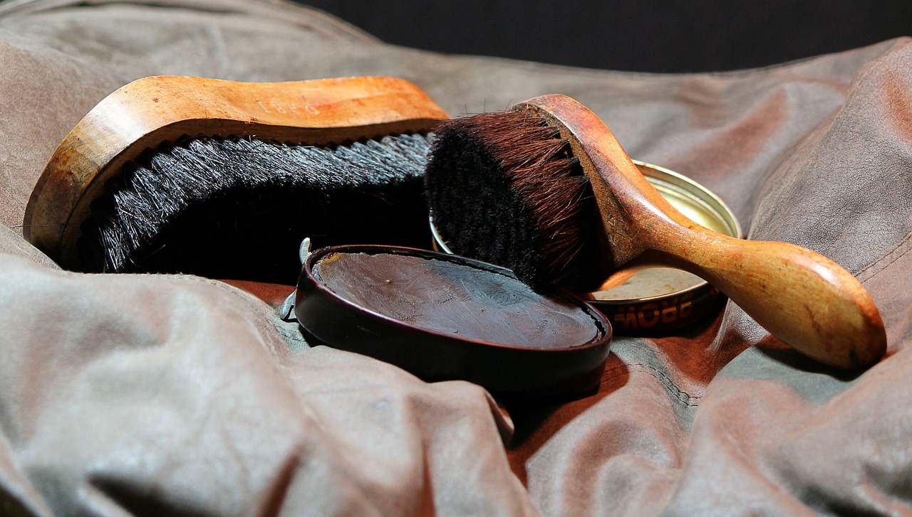 entdecken sie effektive lederpflege-tipps und hochwertige produkte, um ihre lederwaren zu reinigen, zu schützen und langanhaltend schön zu erhalten. perfekte pflege für taschen, schuhe, möbel und mehr!